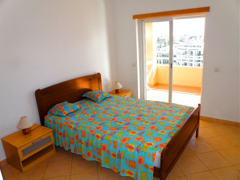 T2 com Piscina e jardim para Férias