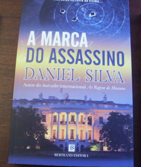 A MARCA DO ASSASSINO - DANIEL SILVA - impecável, tamanho normal