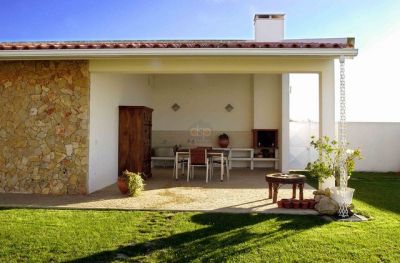 Moradia de luxo com 3 quartos, piscina e jardim 