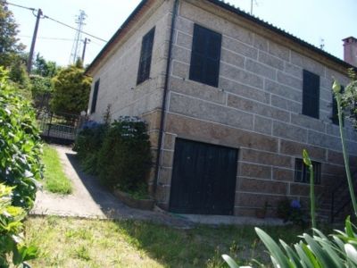 Moradia geminada no centro de Vizela