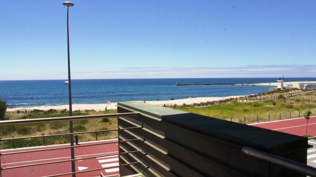 Moradia T3 Granja - 1ª Linha de mar