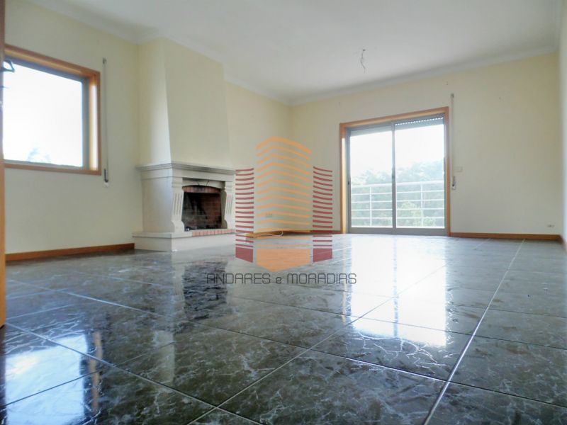 [1221F] T2 + parqueamento interior – Retoma de banco