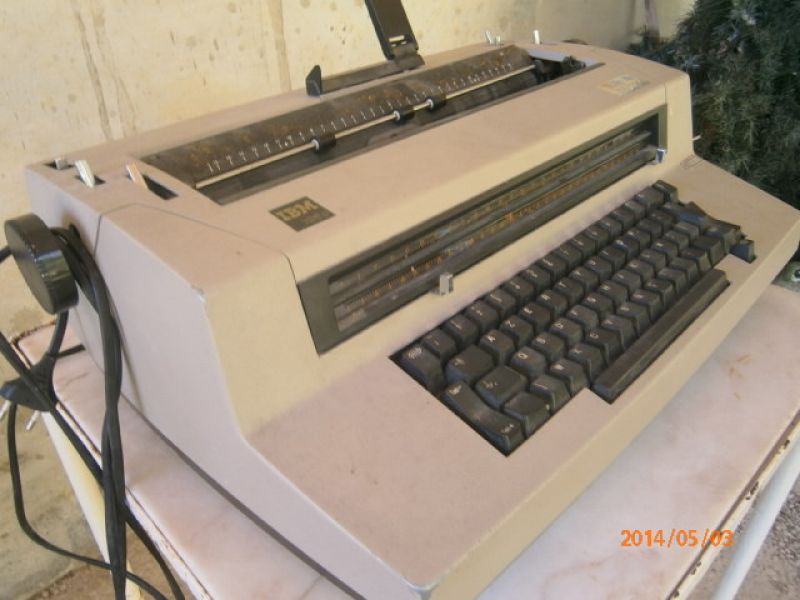 Vende-se máquina de escrever elétrica IBM