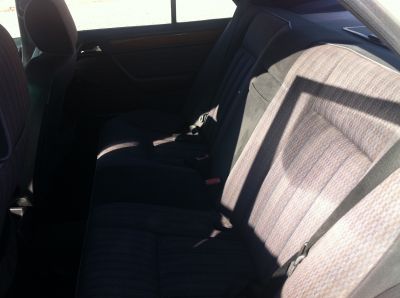 Mercedes-Benz 200D automático - 2000€