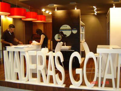 PAVIMENTOS DE MADEIRA/PORTAS/ROUPEIROS