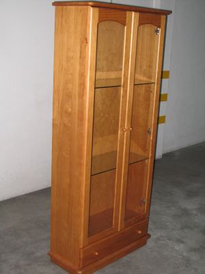 VENDE BONITO MÓVEL VITRINE EM PINHO MEL MACIÇO