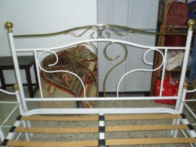 Cama de Casal em Latão c/ 2 Mesas de Cabeceira