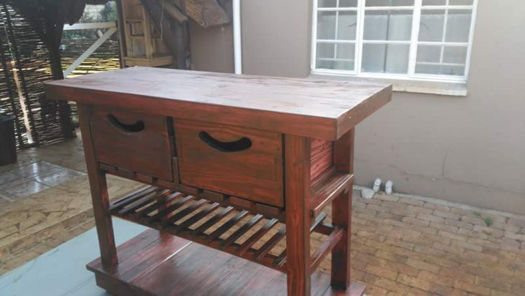 Mobília DE Madeira por   Septimber creations & Disgn  