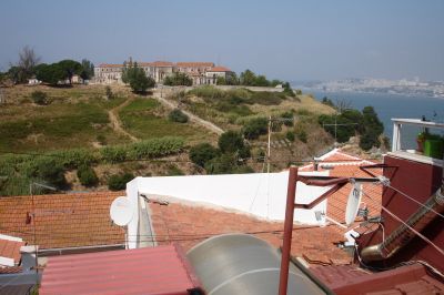 ARRENDA-SE T2 REMODELADO