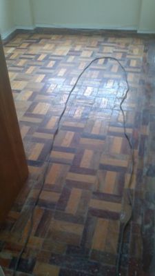 Nuno afagamento e envernizamento de soalhos