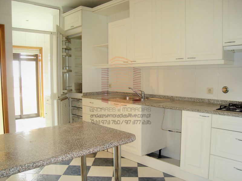 [6777] T2+1 + garagem – Stº Ovídeo – estação de metro