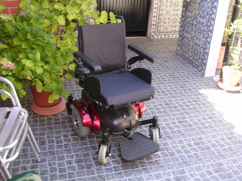 Cadeira de 6 Rodas Eléctrica HULA / QUICKYE, com Joystick (NOVA)