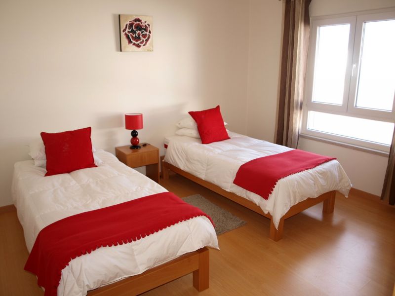 Apartamento T1, com piscina, churrasco e garagem