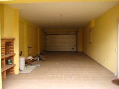 Moradia T4 nova, com 240m2, aquecimento, logradouro, garagem 3 carros
