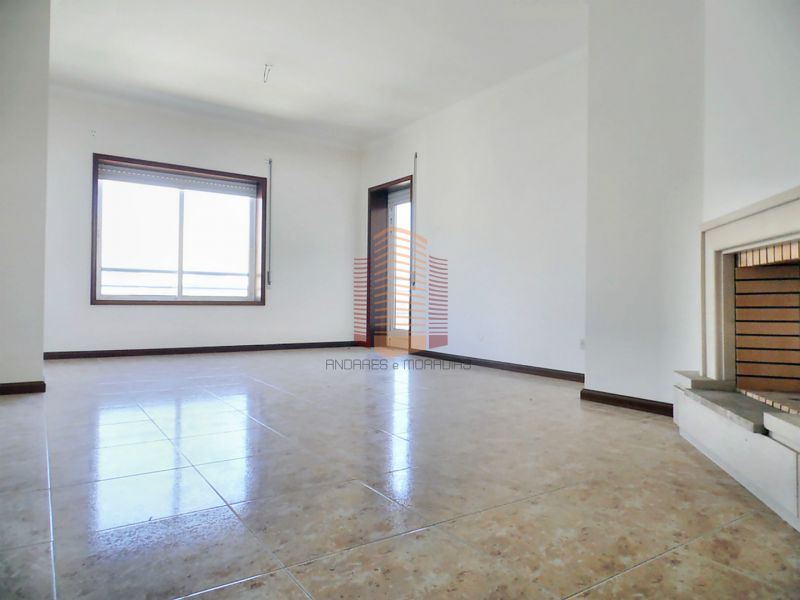 [1219F] T2 em cond. Fechado – 100% financiado [vales oferta para pintura]
