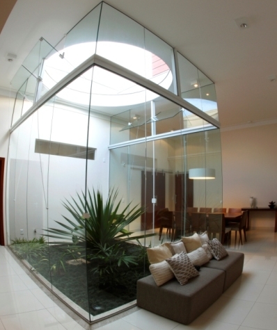 Claraboia ,Caixilharias ,Chão flutuantes,Caixilharias,Tecto,Divisórias,Pinturas ,Pergulas,Casa de Bn