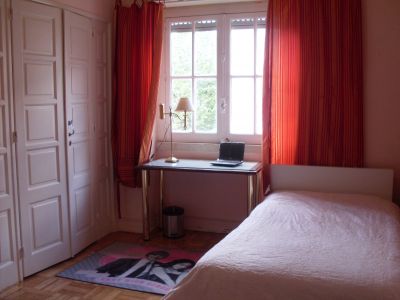 ALUGO QUARTO INDIVIDUAL PARA RAPARIGA OU SENHORA EM LISBOA (ALVALADE)