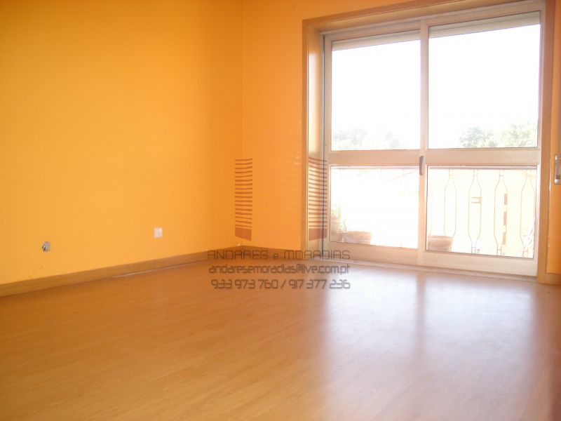 [1271F] T3+1 renovado à rotunda de  Stº Ovídeo