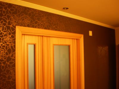 Papel de Parede e Murais, Soalho Flutuante, Pintura de Interiores, Conservação e Remodelação.