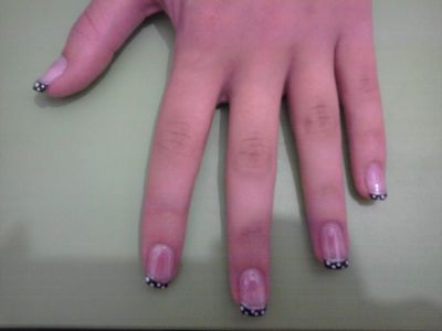 Unhas de gel 15€, extensões de cabelo, maquilhage, etc.