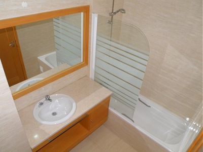 T1 NOVO A ESTREAR COM PISCINA E JARDIM PARA FÉRIAS EM PORTIMÃO