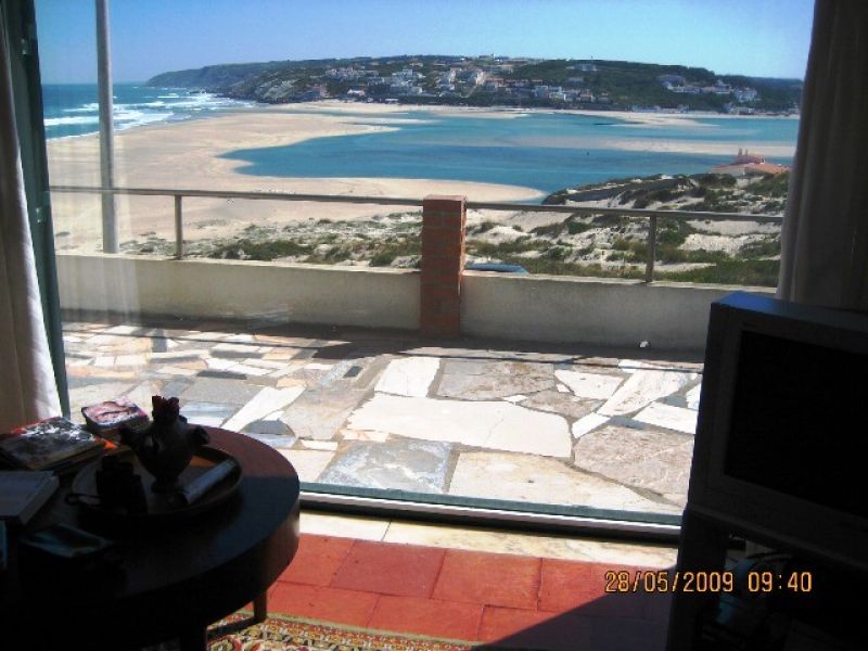 Alugo na praia do Bom-Sucesso apartamento T-2 a 300 metros do mar e 100 metros da lagoa de Óbidos