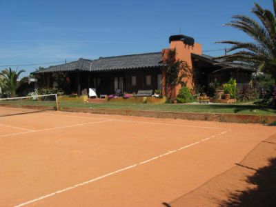 Alugo casa de madeira frente a praia barata