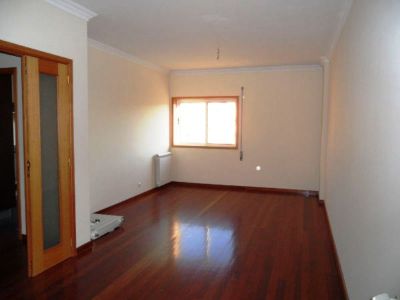 Vende-se Apartamento T2- S. Victor