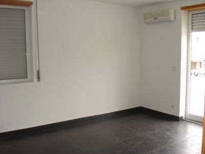 Arrenda-se Casa Nova para Escritórios / Empresas 