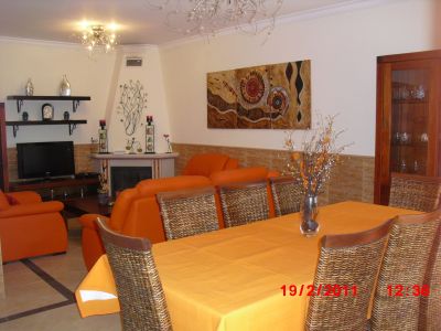 ARMAÇAO DE PERA,5MIN A PE DA PRAIA-MORADIA4+1 COM PISCINA-TEMPO INTEIRO-10ADULTOS+1/2CRIANÇAS