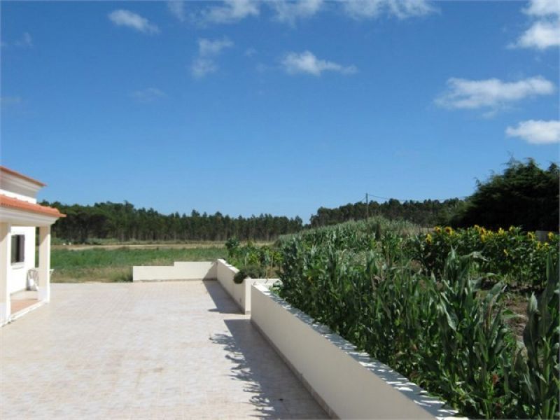 Moradia entre a Cidade  a Lagoa de Óbidos e a Praia