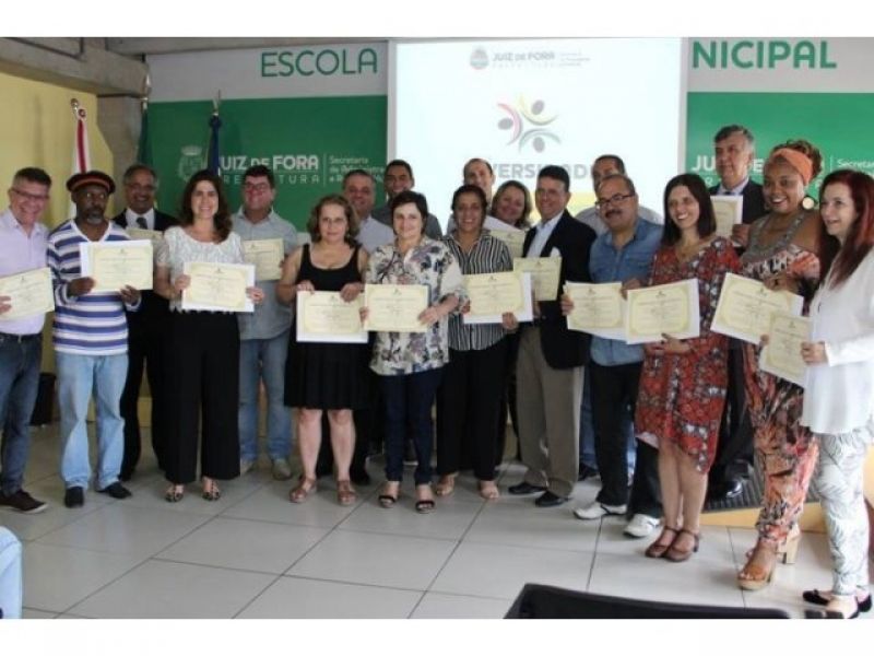 Programa de financiamento para o ano OFERTA DISPONÍVEL EM 48 HORAS Email: bovinpaul435@gmail.com