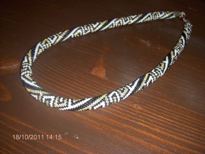 O laço dourado. COLAR, CORDÃO