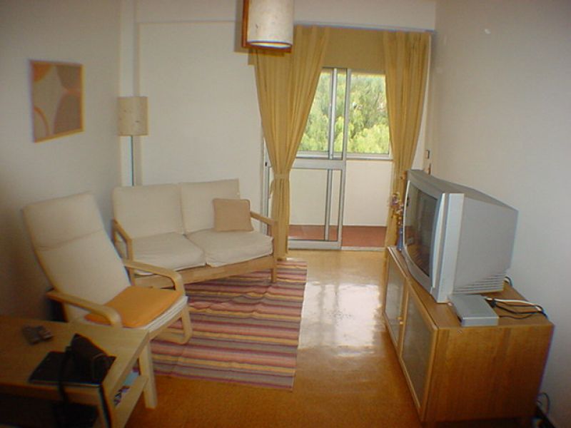 T2 mobilado, equipado, soalheiro, desafogado, zona calma e central de Carnaxide - € 550