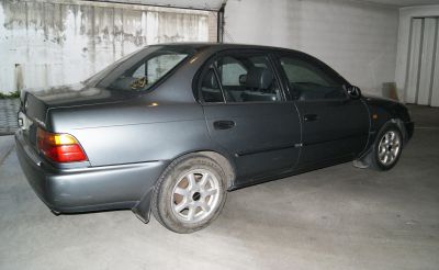 Toyota Corolla 1.3, Verde escuro de 1993 1500€ negociável