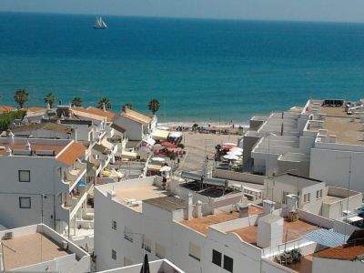 ALUGA-SE T0 T1 T2 EM APARTHOTEL A 70 MT DA PRAIA