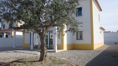 Moradia T3 com piscina e jardim na linda vila de Óbidos