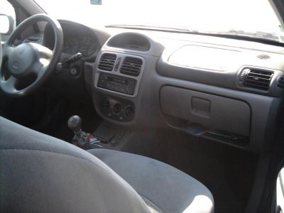 Renault Clio 1.2 matricula de 2000 - só 1.750€ negociável