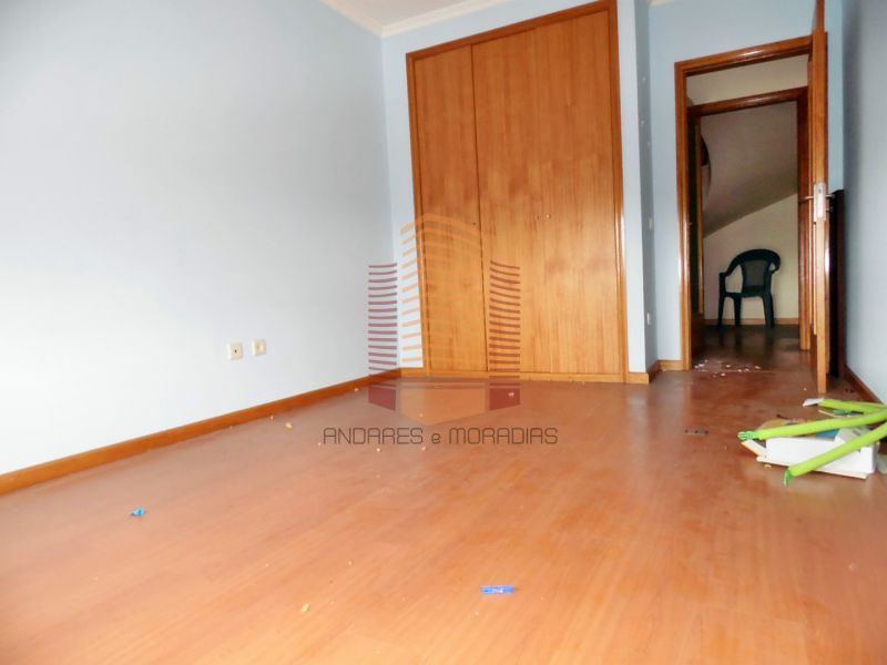 [6823] Grande T3 Duplex, ao centro de Grijó. – Retoma bancária