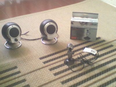 Conjunto - Teclado + Colunas + Tapete Rato Steelseries + Webcam Trust WB-3100p