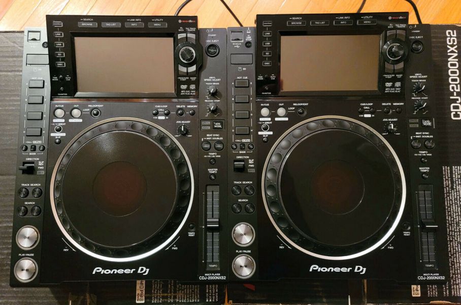Pioneer CDJ-3000 Professional DJ Multi Player =1400 EUR , Pioneer CDJ-2000NXS2 Multi Player =1000EUR
