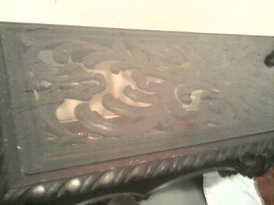 vendo mesinha antiga toda trabalhada á mao em optimo estado