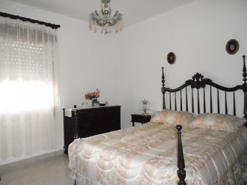 Apartamento T2 rés-do-chão Quintal grande com arrecadação