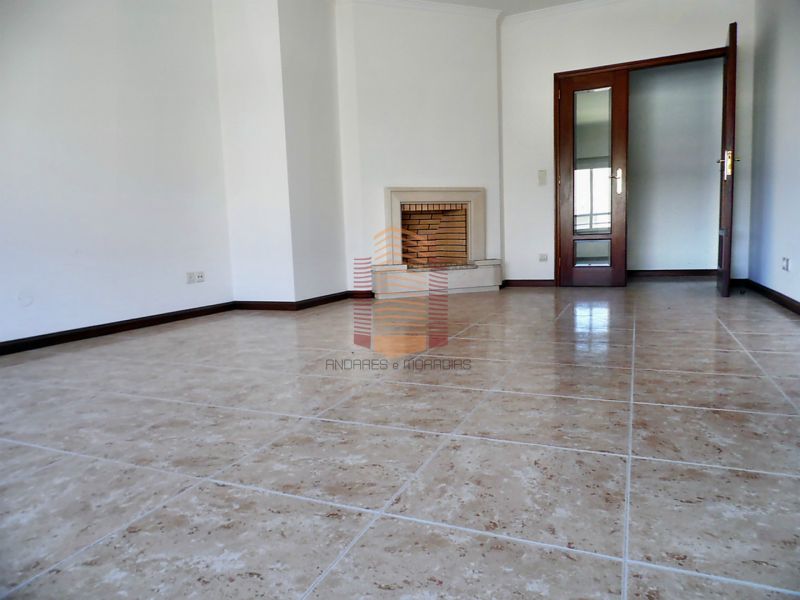 [1219F] T2 em cond. Fechado – 100% financiado [vales oferta para pintura]