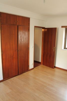 T2 com aparcamento -  arrenda-se  370€