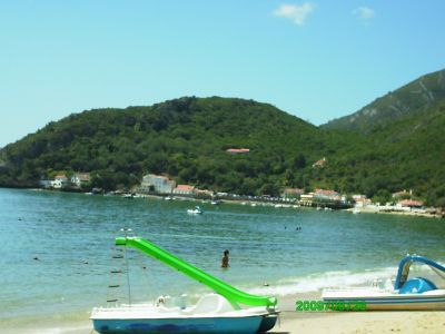 Moradia duplex T4 com lareira e jardim em Azeitão.