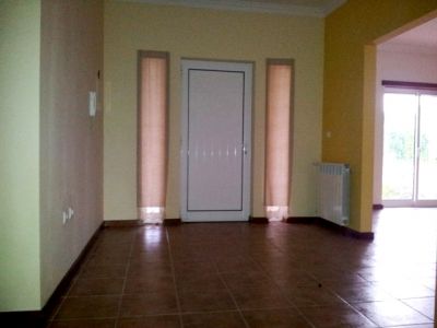 Moradia V3 com 6000m2 de Terreno Murado