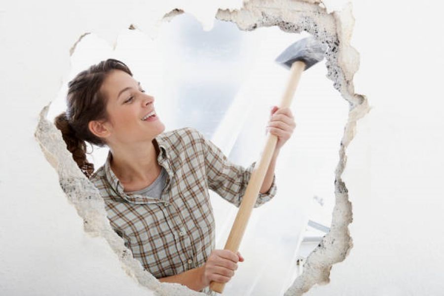 Demolição, abertura de roços, .