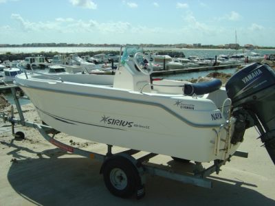 Vendo barco sirius 420 consola central com atrelado