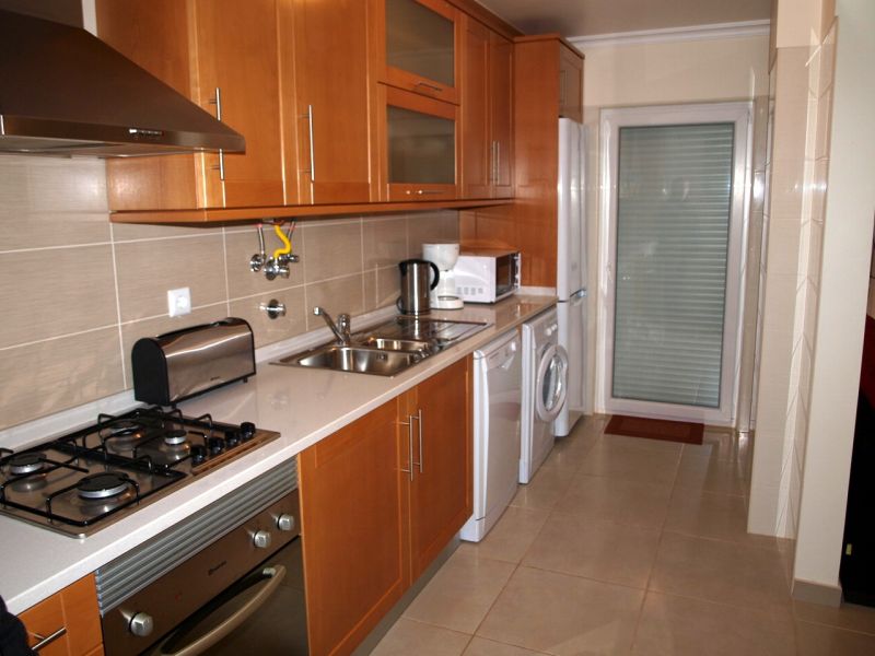 Apartamento T1, a poucos metros da praia do Baleal. Mobilado e equipado para arrendamento ao Ano. Te